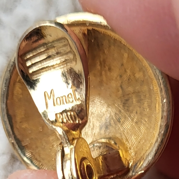 Vintage Monet Round Gold Tone Clip On Earrings - Picture 4 of 5
